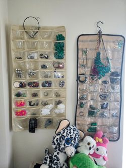 SO MUCH JEWELRY!