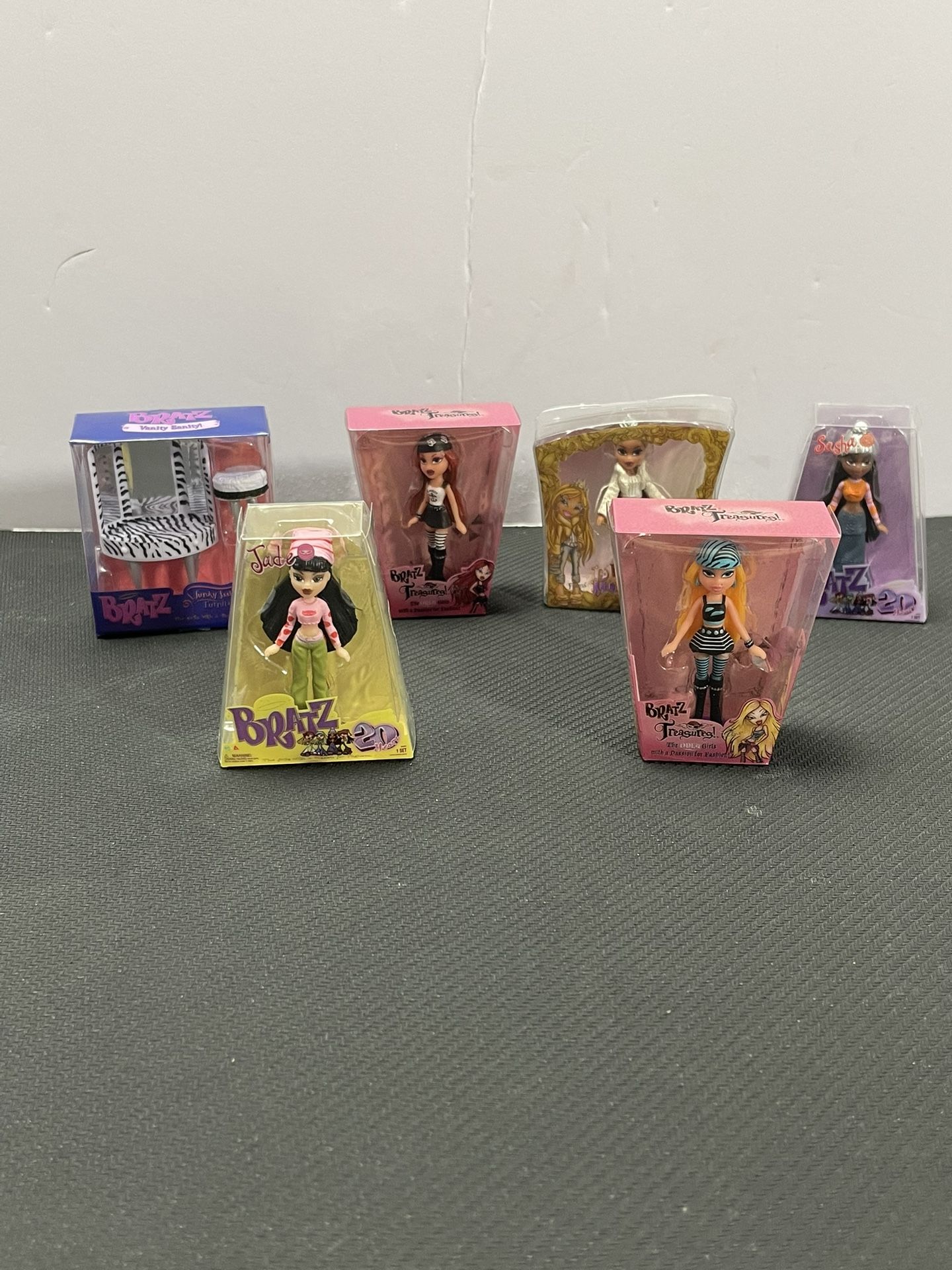 Doll BRATZ Mini Fashion Flashback 20 Years (6 Total)