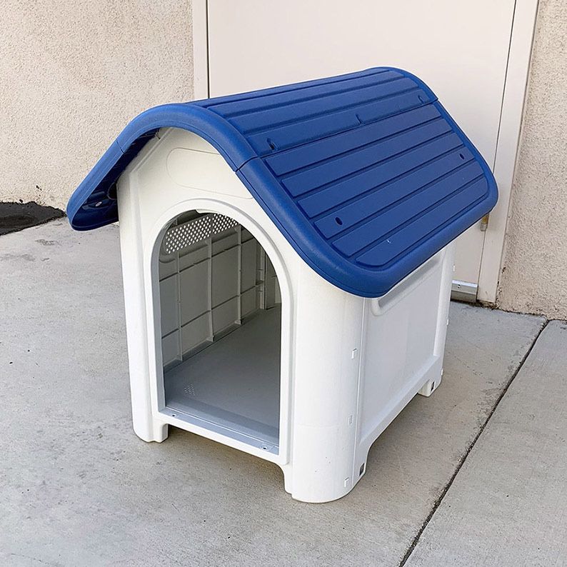 $45 (New in box) Plastic dog house (size small) pet indoor outdoor all weather shelter cage kennel 23x30x26”