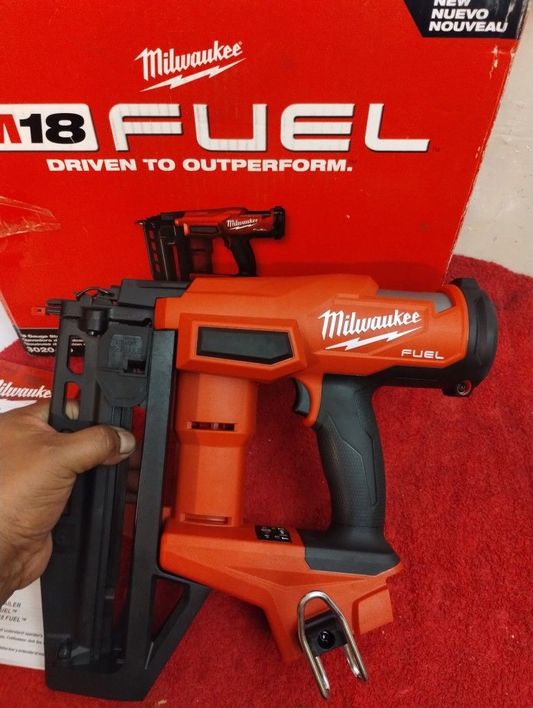 M18 MILWAUKEE FUEL 16 Gauge Finish Nailer TOOL ONLY $$$275