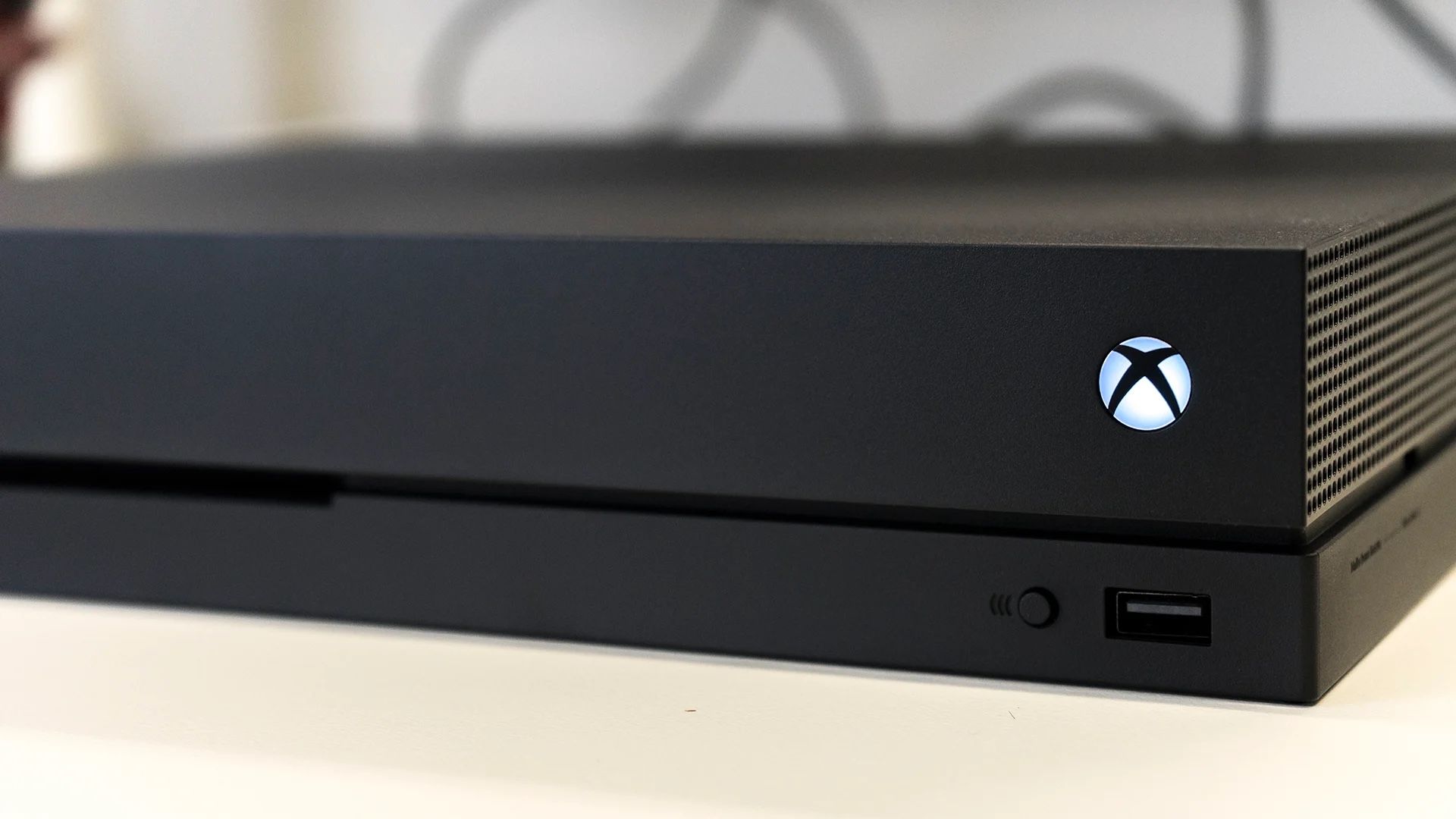 Xbox One X 1TB