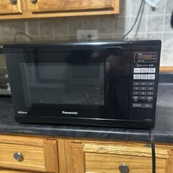 1200W Microwave by Panasonic