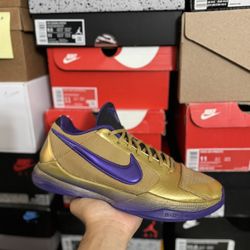 Kobe 5 Protro Undefeated Hall Of Fame size 10.5 USED But Clean 