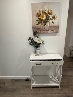Mesa de entrada blanca