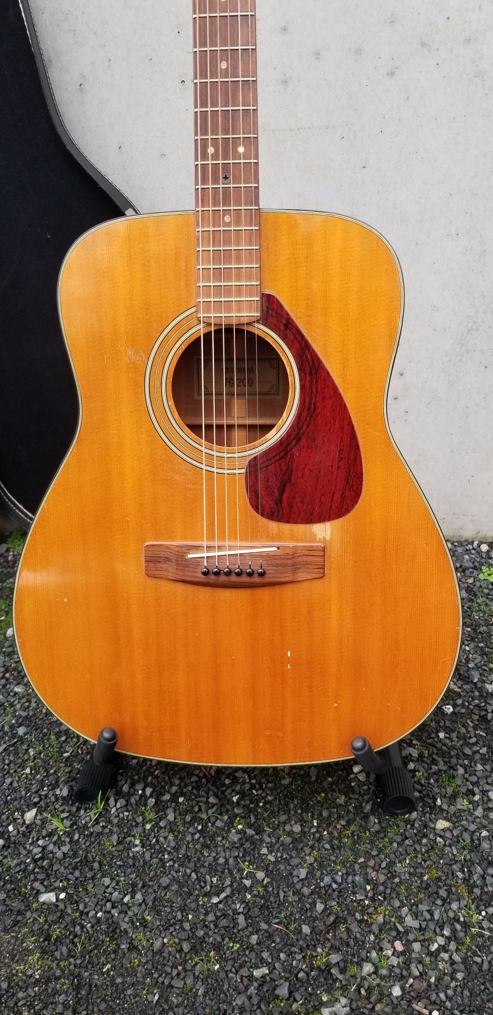 Yamaha fg-200 vintage acoustic guitar
