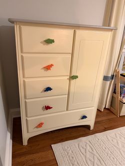 Dresser perfect for nursery or child’s room