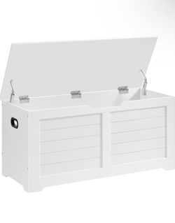 Storage Chest, Storage Bench with 2 Safety Hinges, Farmhouse Style, 15.7 x 39.4 x 18.3 Inches, for Entryway, Bedroom, Living Room, Cloud White ULSB061