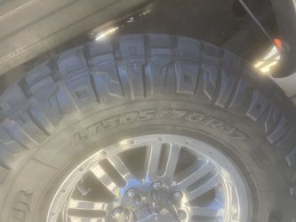 2 Nitto Ridge Grappler LT 305/70/R17