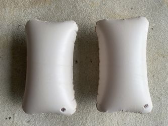 Small inflatable pillows