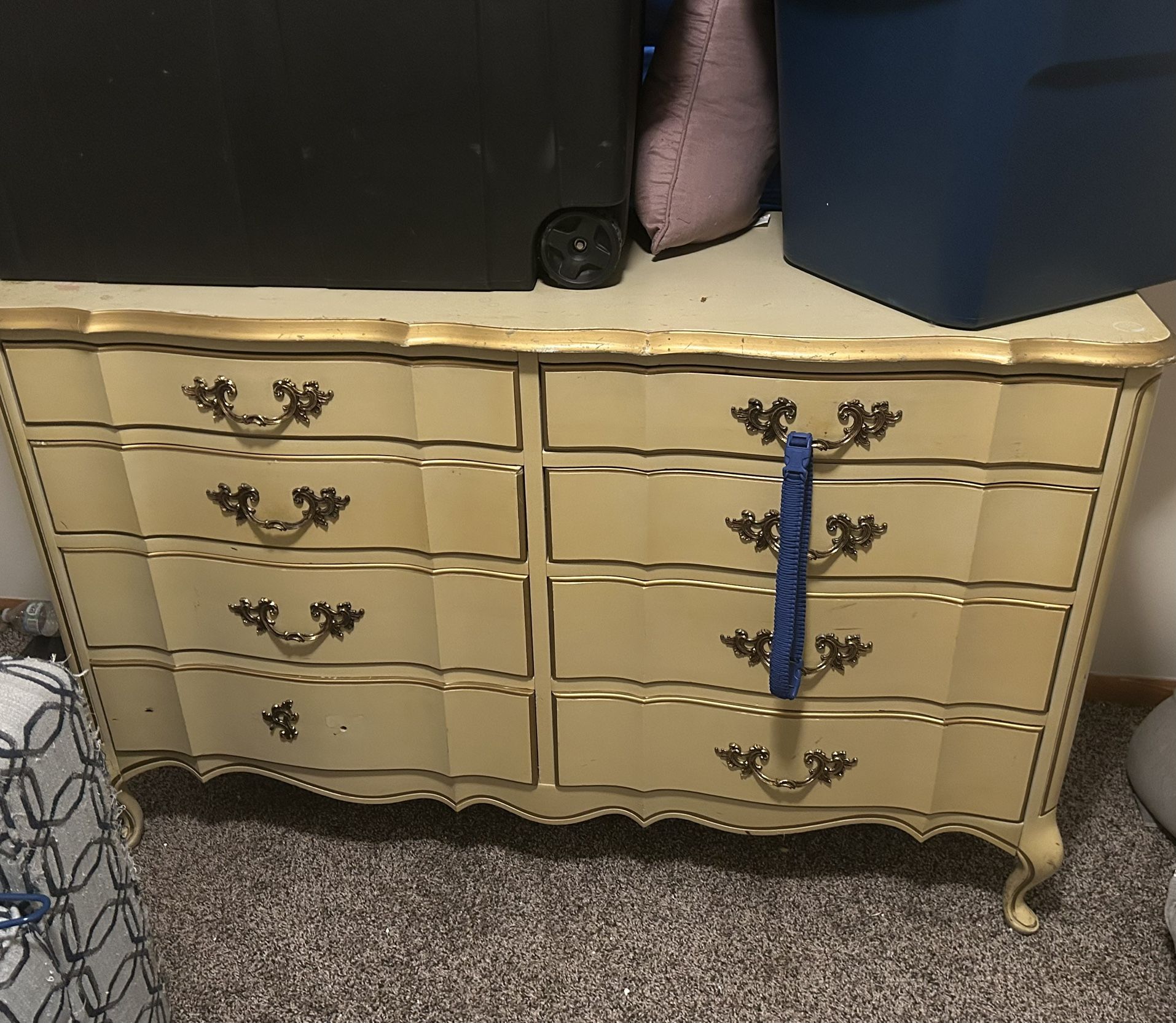 Set dresser