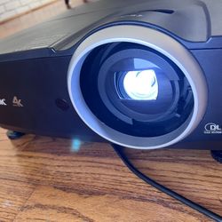 VIVITEK 4K DLP PROJECTOR 