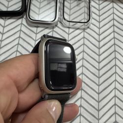 Apple Watch 7 - 45mm - Silver  + 4 Bands + 3 Screen Protector + Charger + Box - Like a New !