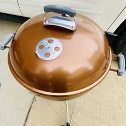 Weber Premium Charcoal Kettle Grill (like new) 