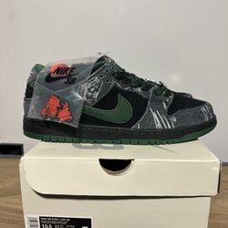 NIKE SB DUNK “THERE SKATEBOARDS” 