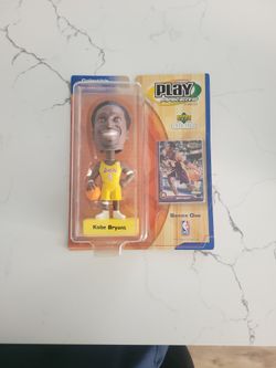 Kobe Bryant Series 1 PlayMakers Upper Deck Bobblehead w/card