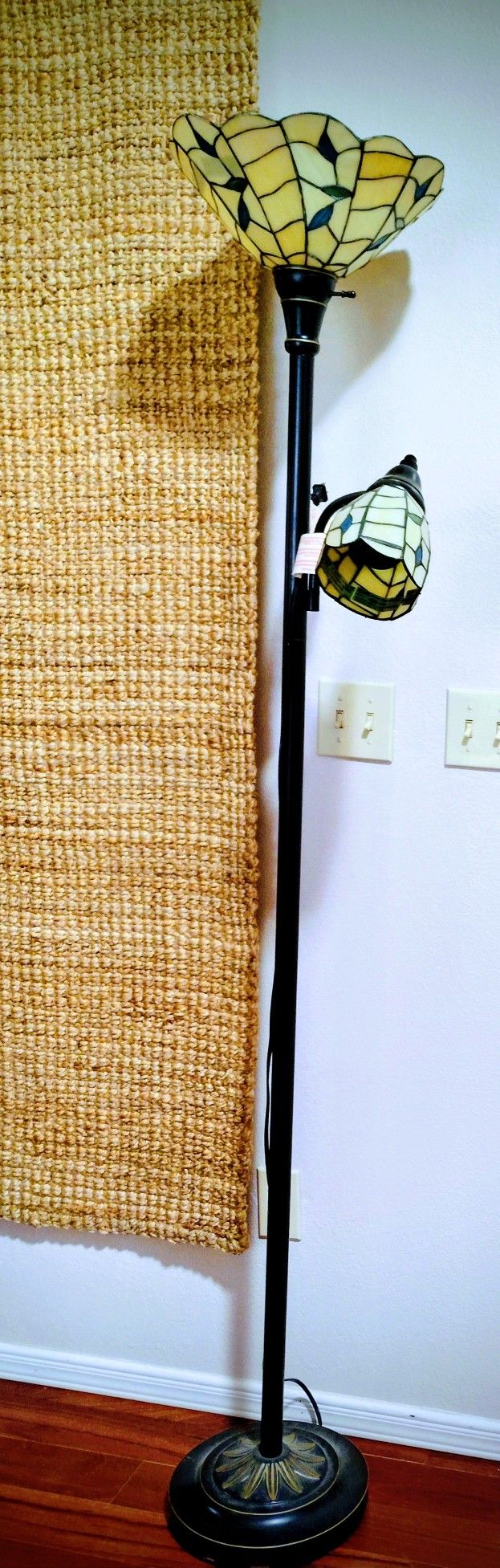 Lámpara De Pie De Dos Bombillas.