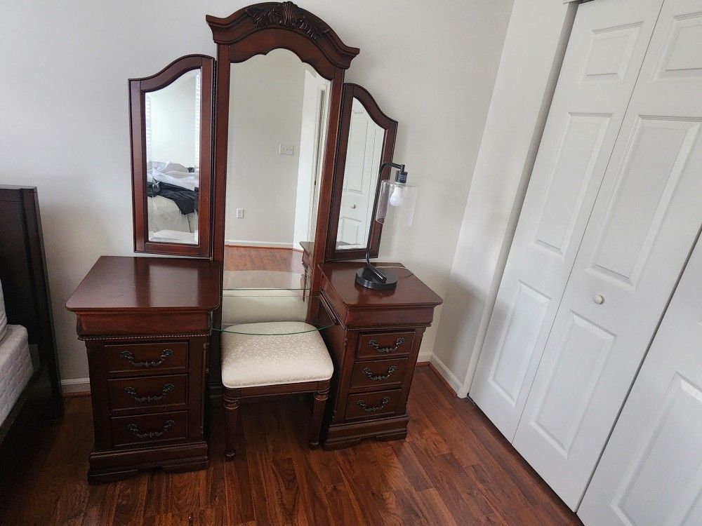 Beautiful Cherry Wood Oak Vanity and Cushioned Stool