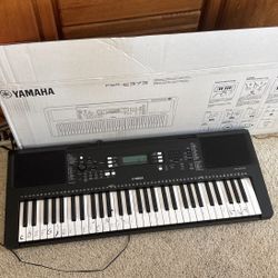 Yamaha Digital Keyboard PSR-E373