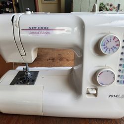 Sewing Machine/Fabric Shears