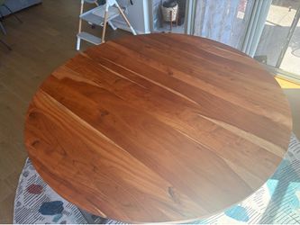 Varden Round Dining Table