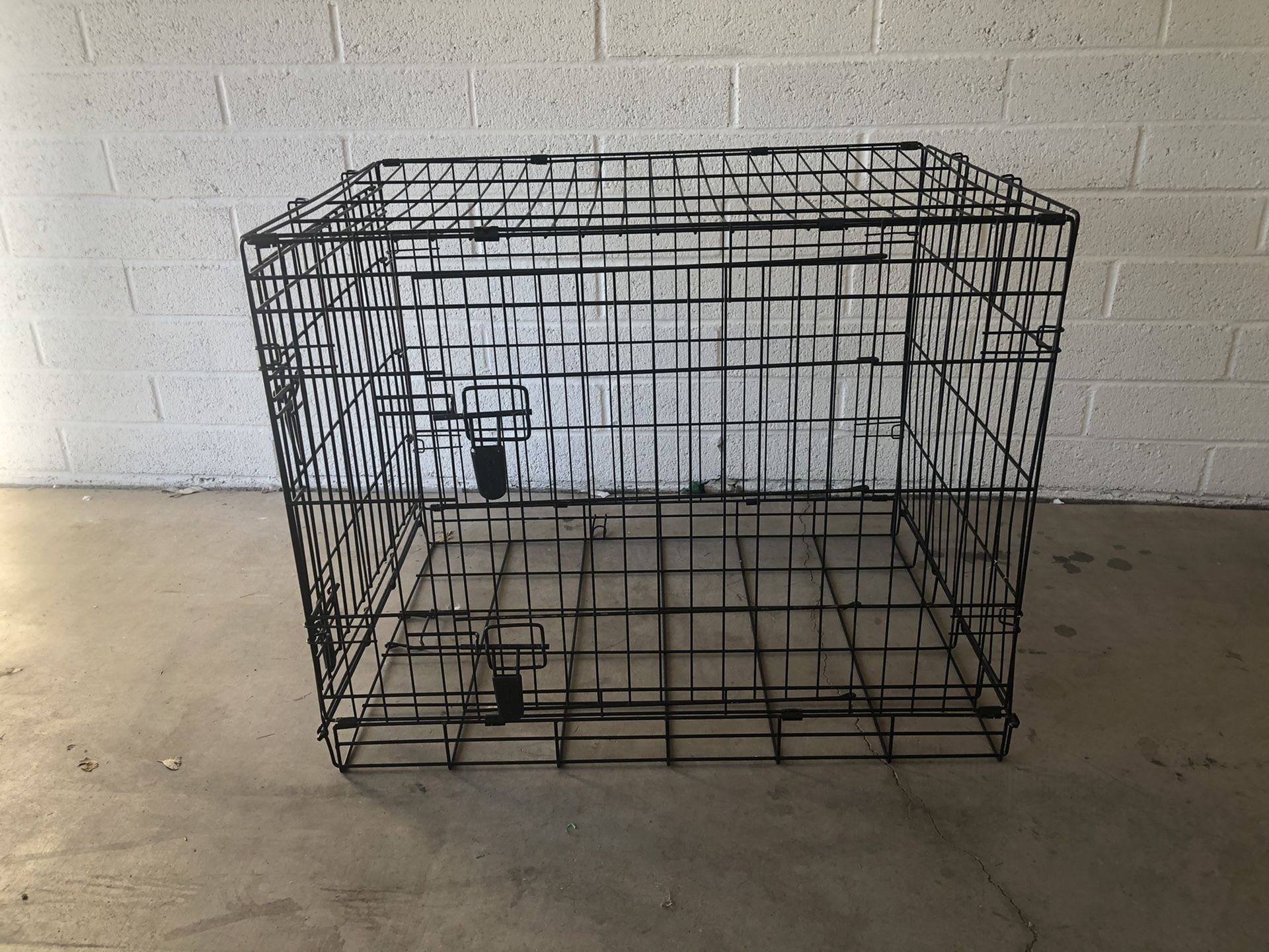 Medium dog crate