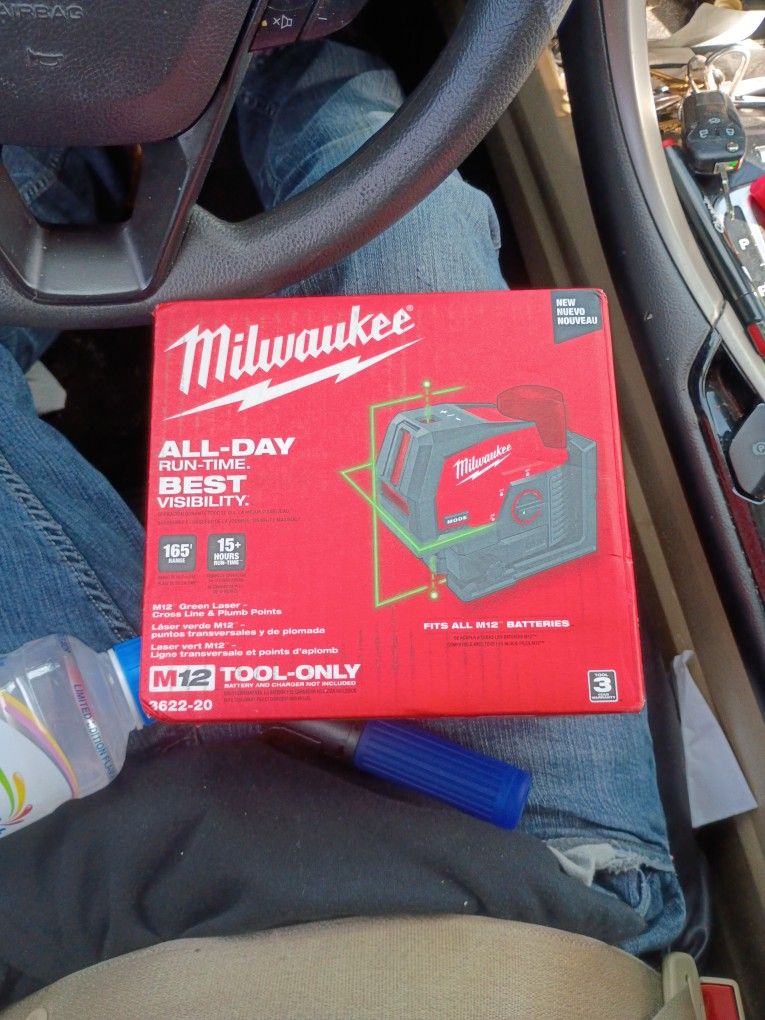 Milwaukee M12 Green Laser Cross Line And Plumb Points