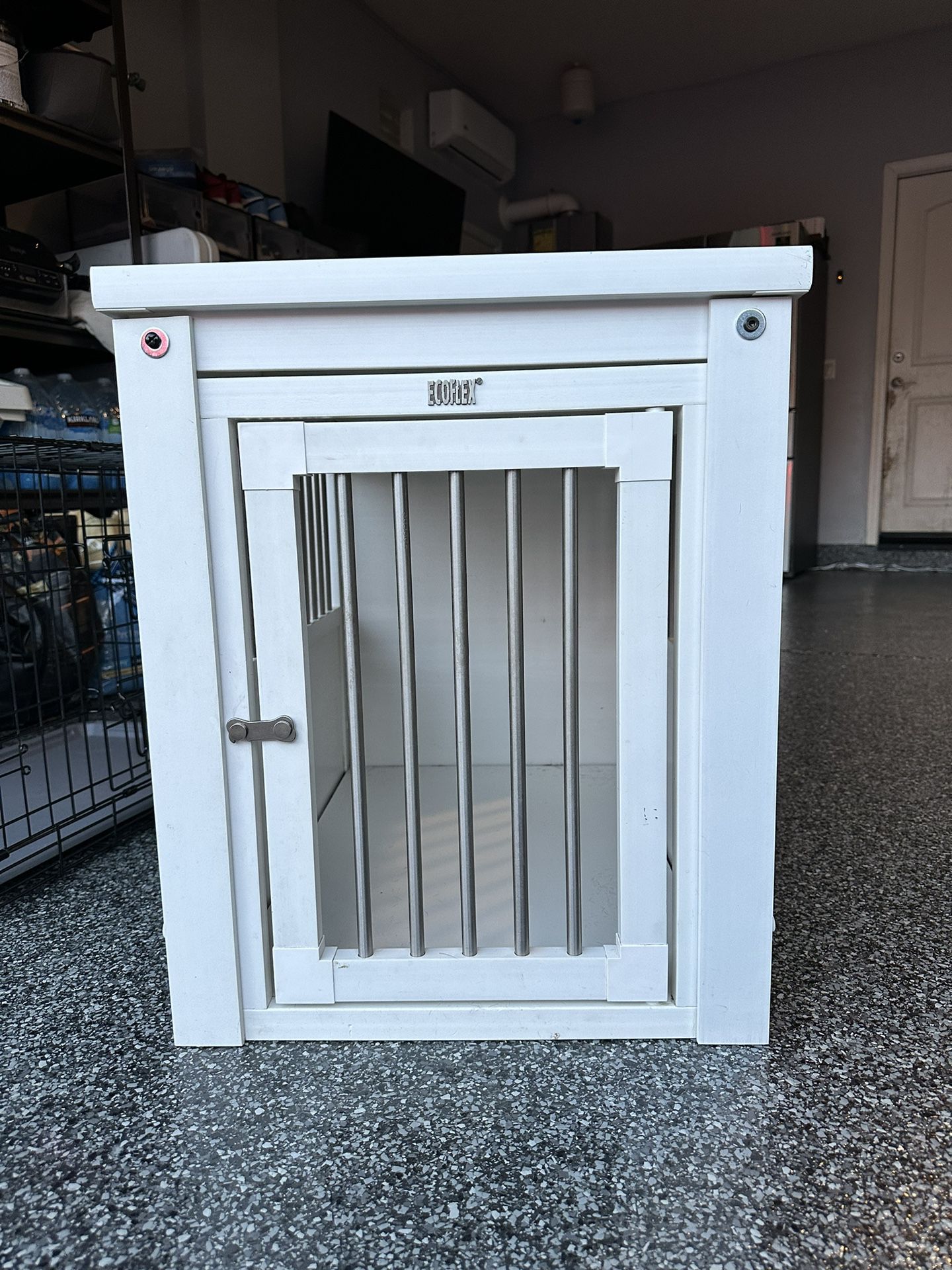 Medium Sized Dog Crate. New Age Pet ecoFLEX Single Door Furniture Style Dog Crate & End Table