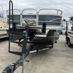 Sun tracker 22 Ft