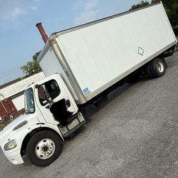 2004 FreightLiner M2 