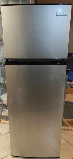 Frigidaire Top-Freezer Refrigerator (Platinum; 7.5 cu. ft.)