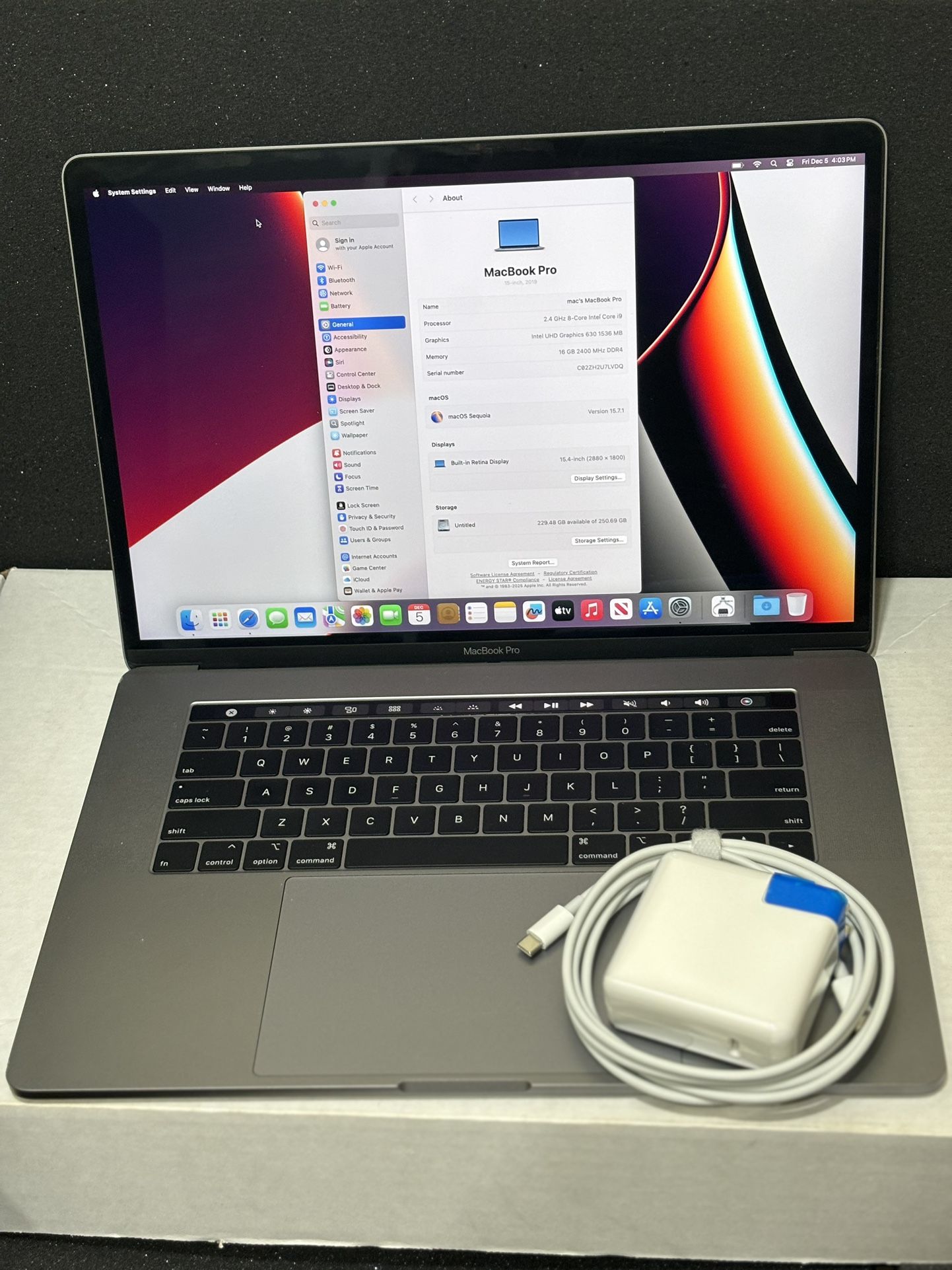 Macbook Pro 15 2019 i9 16gb ram 256 gb