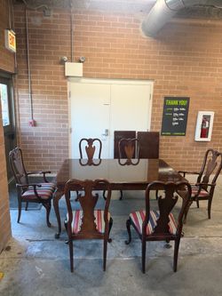 Thomasville Dining Table w/6 Chairs and 2 leaves