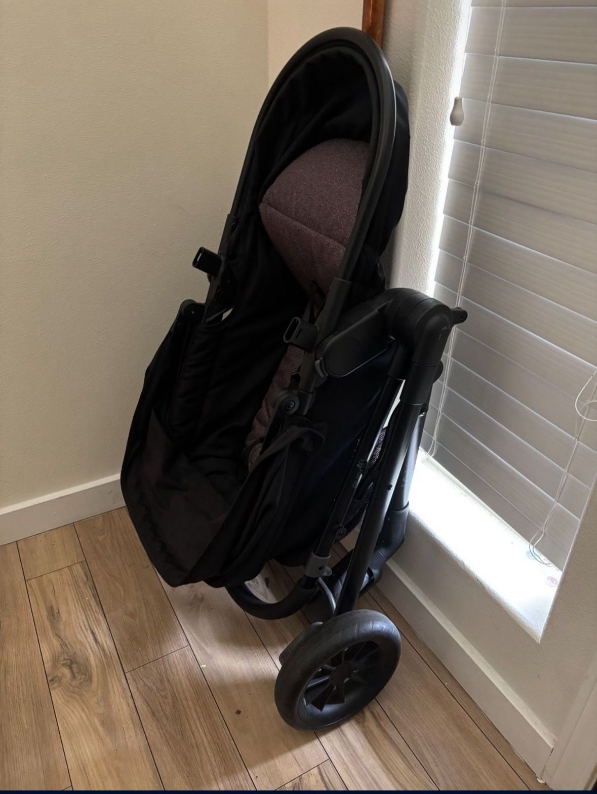 Evenflo Pivot Stroller Still works great. Bassinet to Stroller with under Storage