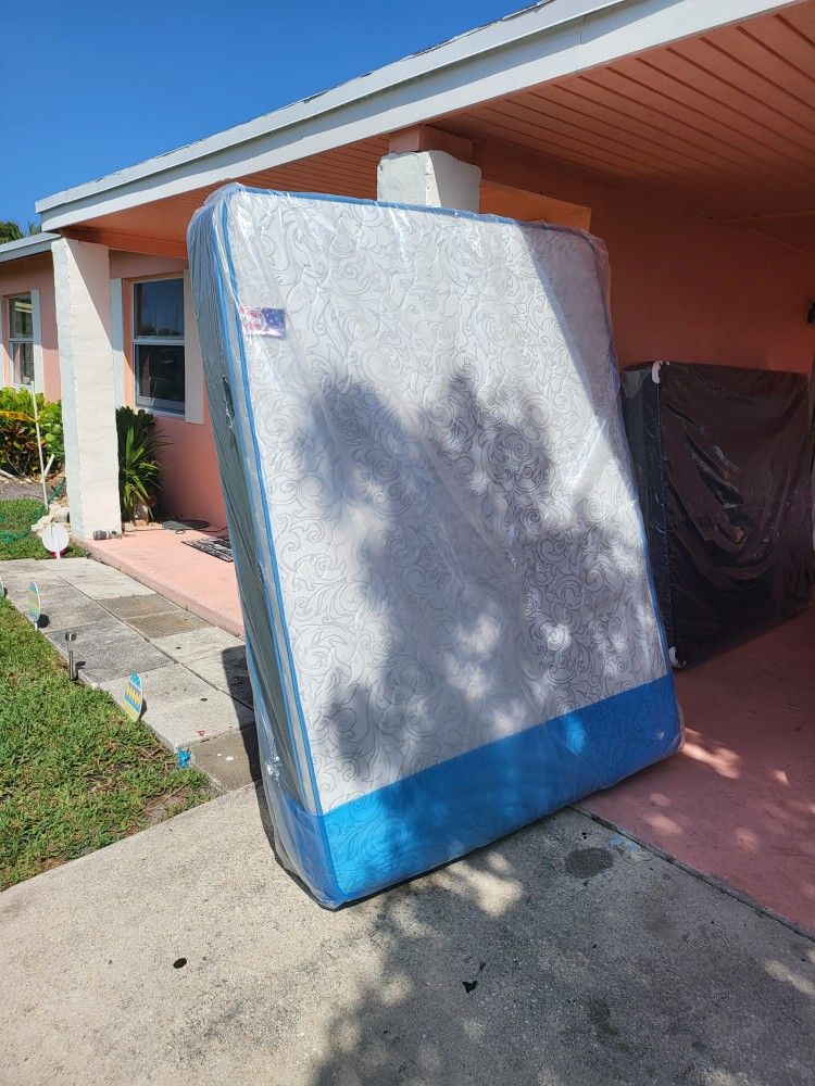 NEW QUEEN PILLOW TOP MATTRESS/ DELIVER AVAILABLE NOW/ HABLAMOS ESPAÑOL/ ENTREGA INMEDIATA