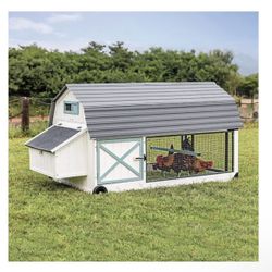 BRAND NEW Producer's Pride Farmhouse Tractor Chicken Coop, 6 Bird Capacity Factory