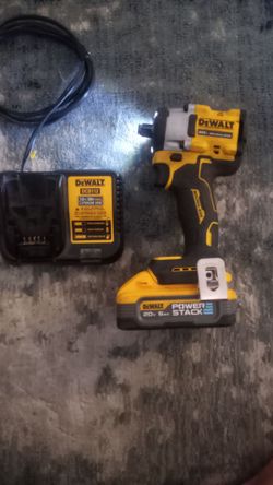 Dewalt 20v Impact wrench 1/2 with power stack battery  kit complete used like new $200
