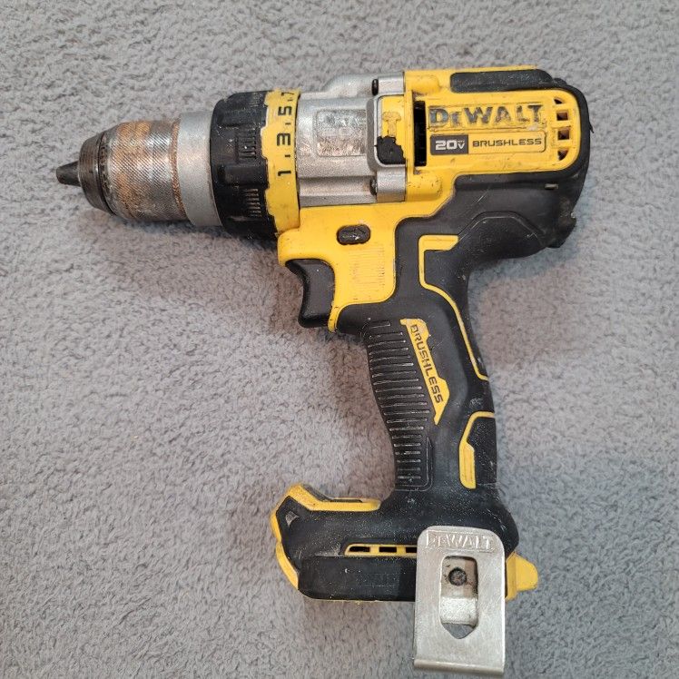 *Used* Dewalt 20v max brushless 1/2" hammer drill with flexvolt advantage dcd999( tool only) 