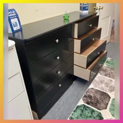 Dresser/ Eight drawers dresser