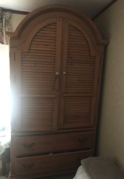 Entertainment center