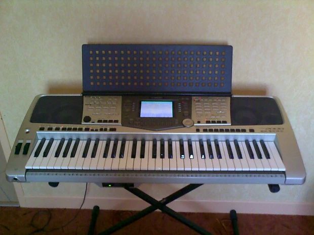 Yamaha Keyboard -PSR 2000