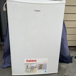 Upright Freezer-Waist Height