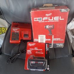 Milwaukee 1/2 Inch High Torque Impact Wrench Kit