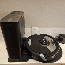 Shark AI Ultra 2-in-1 Robot Vacuum and Mop with XL HEPA Self-Empty Base.