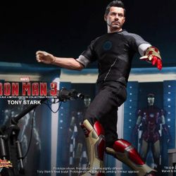 Hot Toys Tony Stark Iron Man Workshop