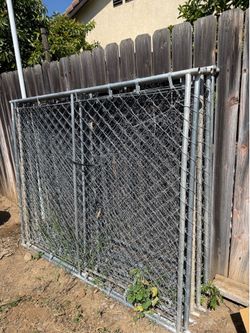 Chain link fence panels