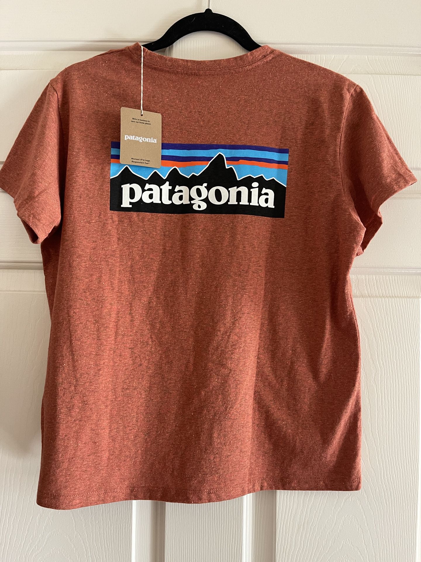 New Women Patagonia P-6 Logo Responsibili Tee T-shirt Top Quartz Coral Large L