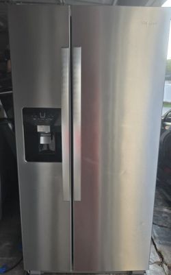 Whirlpool 22 5 cubic feet. Stainless steel Side by Side refrigerator with filtered water, ice dispenser. Model # WRS321HDHZ0H.