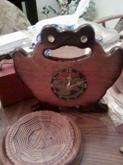 Wood Carved Frog Clock 25.00