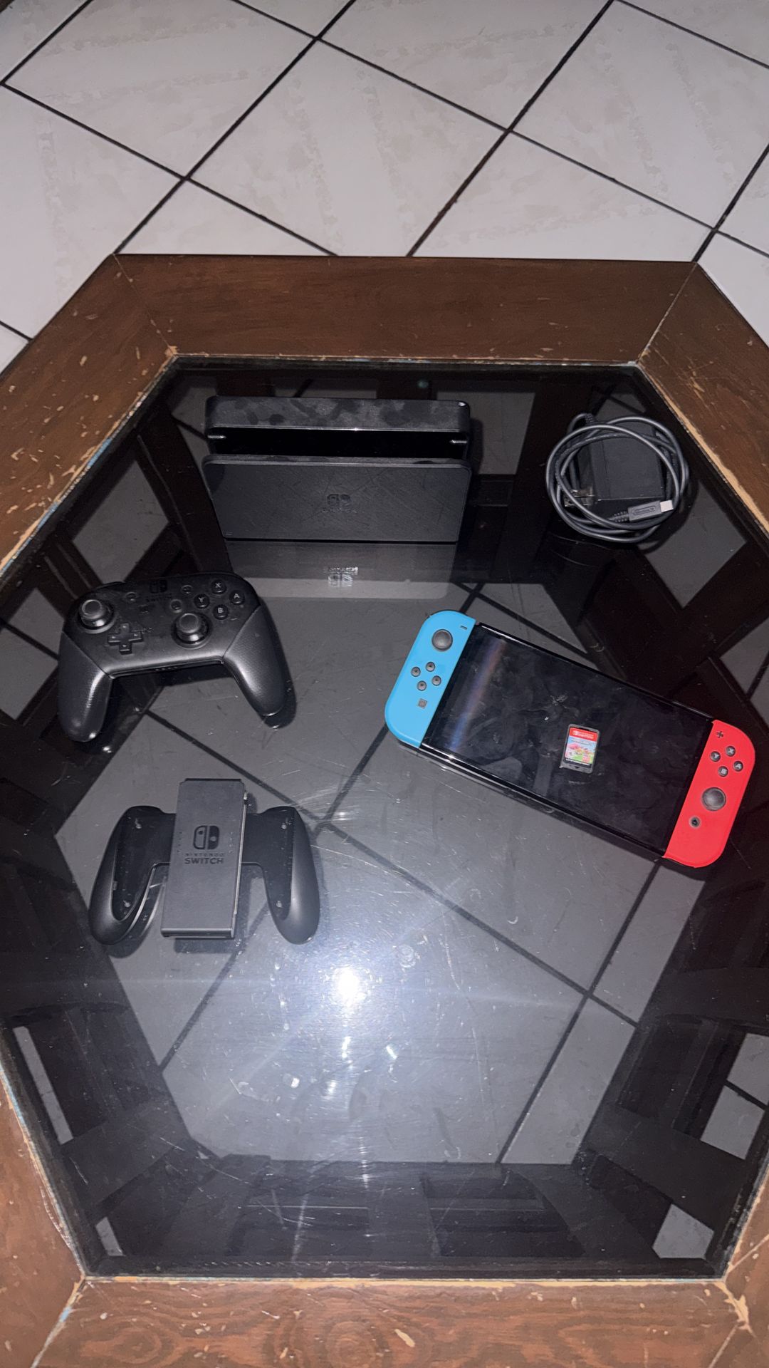 Nintendo switch OLED with pro controller Minecraft and Mario cart 8 deluxe
