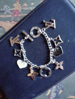Coach charm bracelet $10 today only !!!